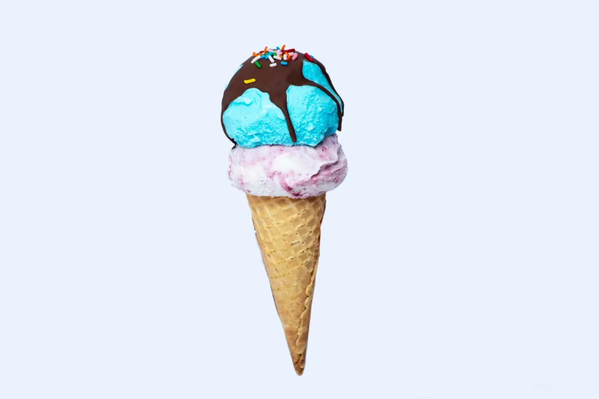 Cono de helado con bolas